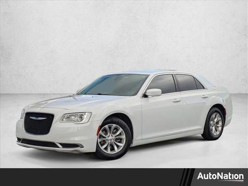 Used 2020 Chrysler 300 Touring image 1