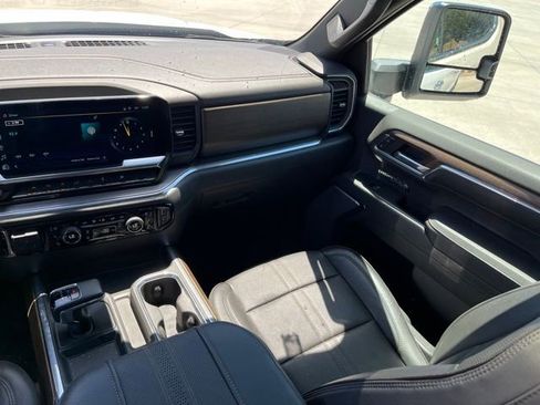 Used 2023 Chevrolet Silverado 1500 High Country w/ Technology Package AWD/4WD image 15