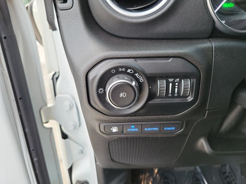 Used 2021 Jeep Wrangler Unlimited Sahara w/ Cold Weather Group AWD/4WD image 28