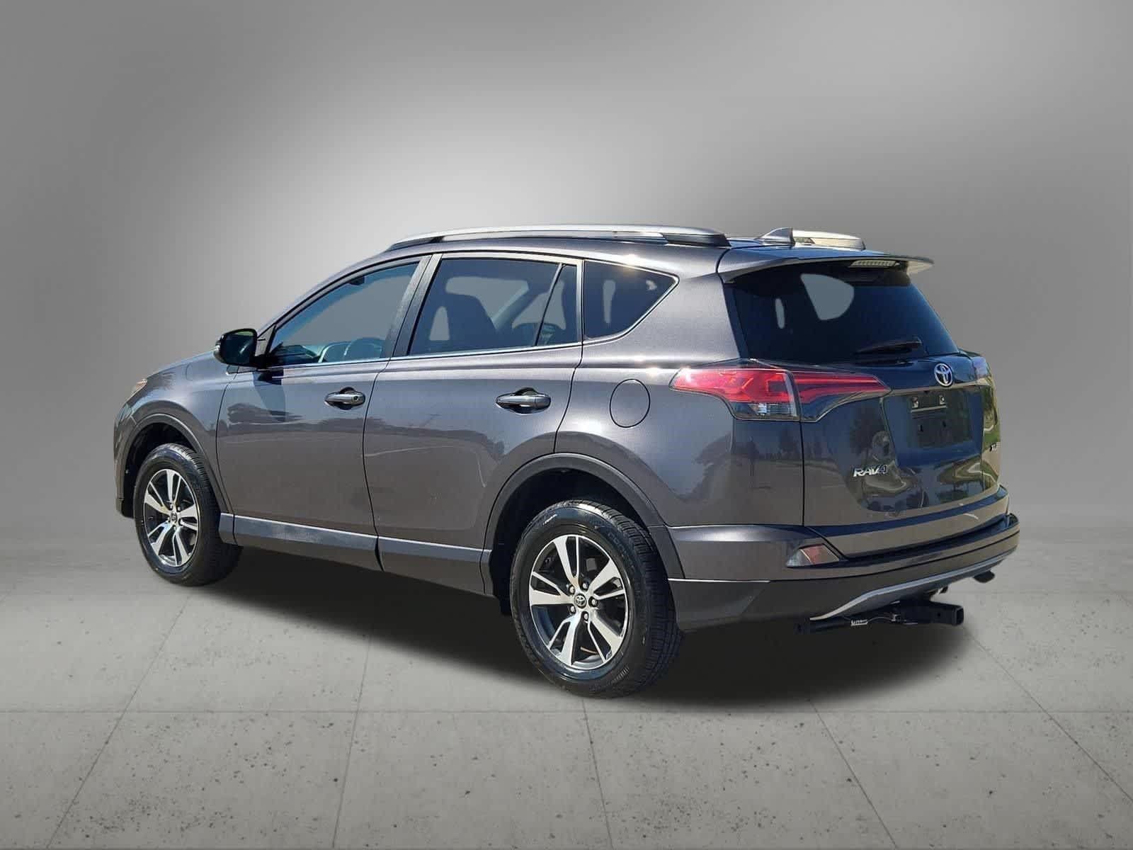 Used 2018 Toyota RAV4 XLE FWD image 4