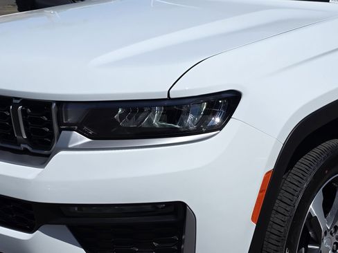 New 2026 Jeep Grand Cherokee L Limited AWD/4WD image 8