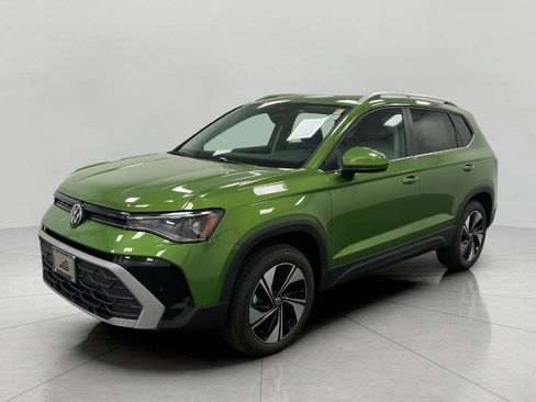 New 2025 Volkswagen Taos SE image 8