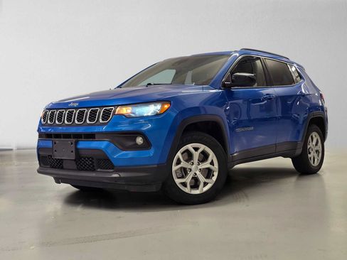 Used 2024 Jeep Compass Latitude AWD/4WD image 1