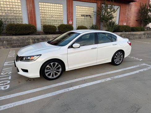 Used 2014 Honda Accord Sport image 2