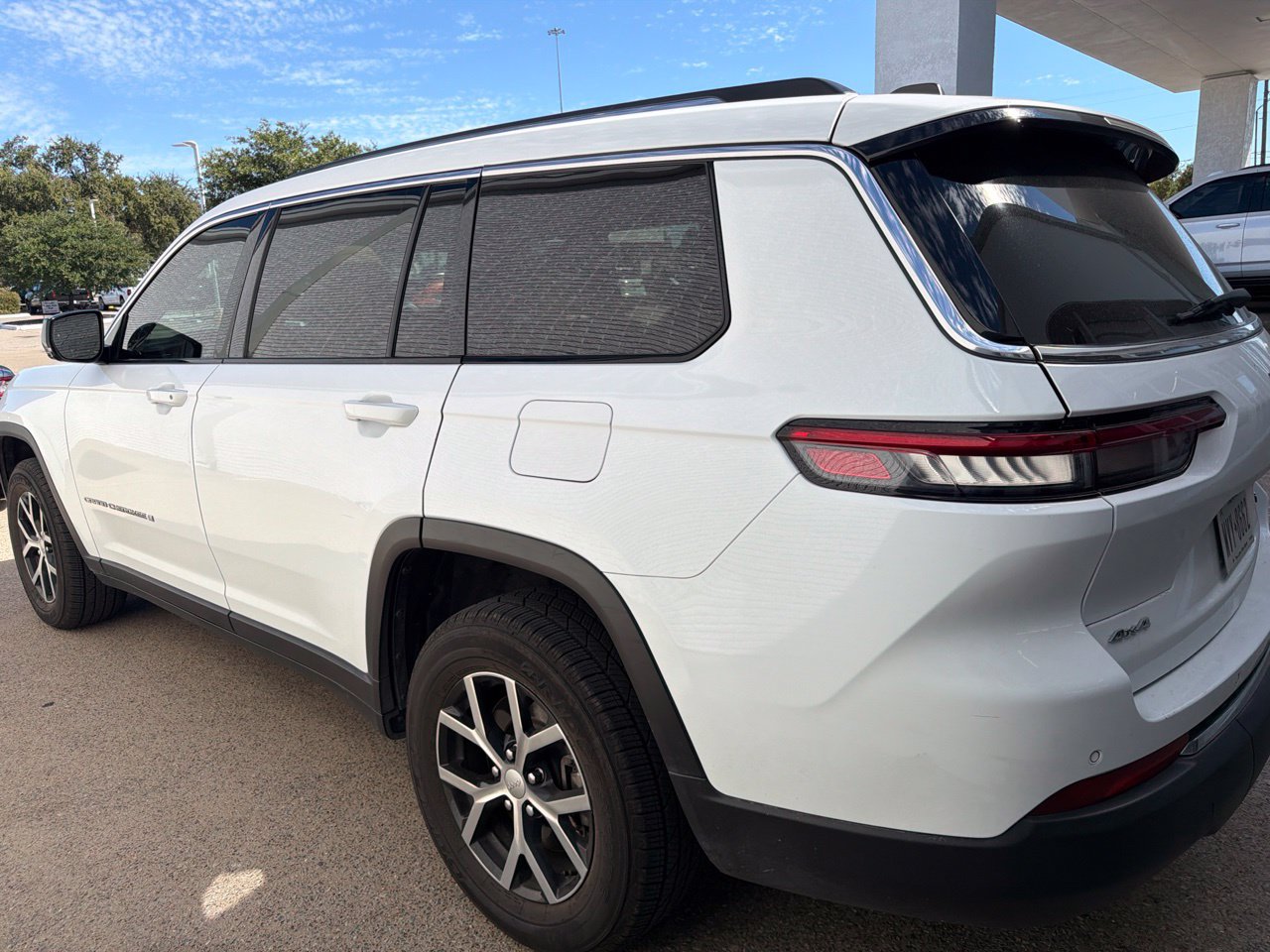 Used 2024 Jeep Grand Cherokee L Limited AWD/4WD image 7