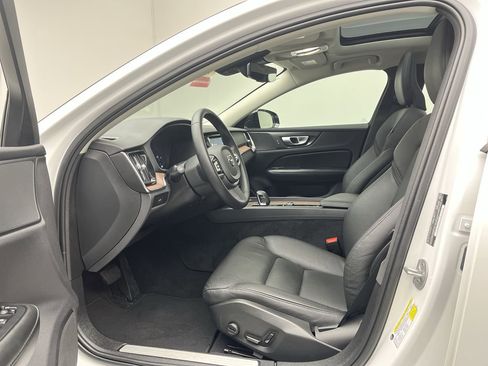 Used 2024 Volvo S60 B5 Plus image 3