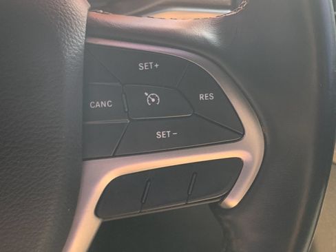 Used 2020 Jeep Grand Cherokee Altitude AWD/4WD image 30