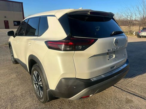 Used 2021 Nissan Rogue SV image 4