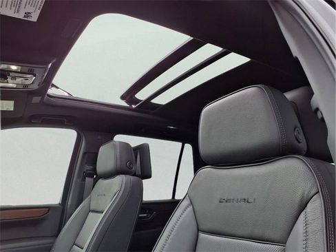 New 2026 GMC Yukon Denali w/ Denali Reserve Package image 17