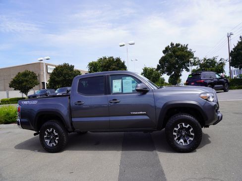 Used 2023 Toyota Tacoma TRD Off-Road AWD/4WD image 4