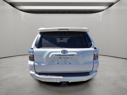 Used 2014 Toyota 4Runner SR5 AWD/4WD image 10