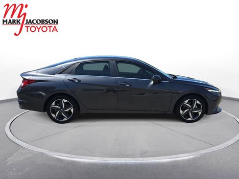 Used 2022 Hyundai Elantra Limited FWD image 4