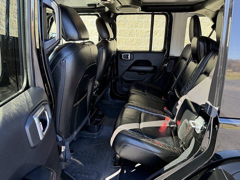 Used 2022 Jeep Wrangler Unlimited Sahara AWD/4WD image 17
