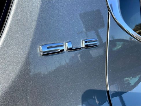 Certified 2023 GMC Acadia SLE w/ Driver Convenience Package image 9