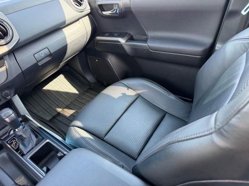 Used 2020 Toyota Tacoma TRD Sport w/ TRD Premium Sport Package image 17