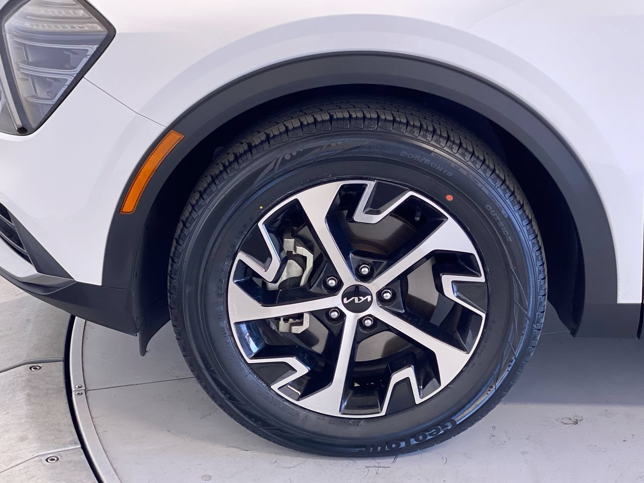 Certified 2025 Kia Sportage EX FWD image 12