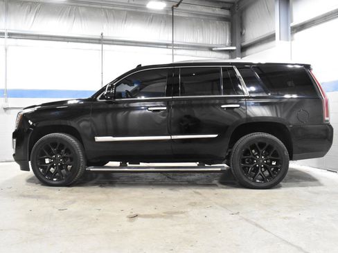 Used 2019 Cadillac Escalade Premium Luxury image 25
