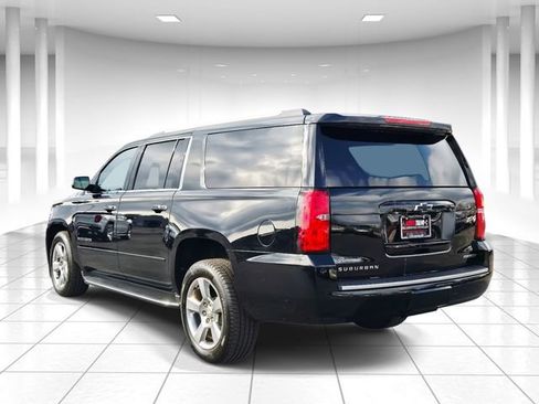 Used 2020 Chevrolet Suburban Premier w/ Premier 6.2L Value Package image 3