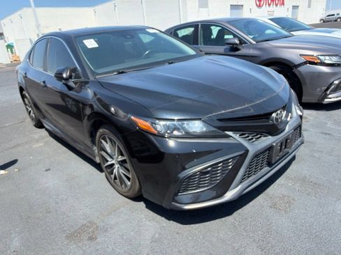 Used 2021 Toyota Camry SE FWD image 3