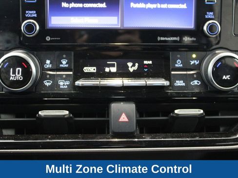 Used 2022 Toyota Highlander XLE AWD/4WD image 8
