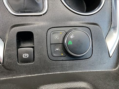 Used 2023 Chevrolet Traverse LT image 31