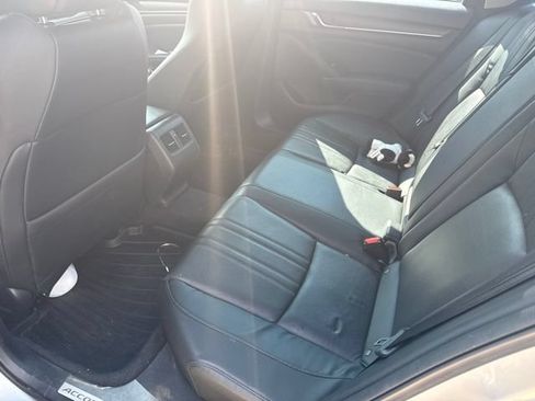 Used 2018 Honda Accord Touring image 10