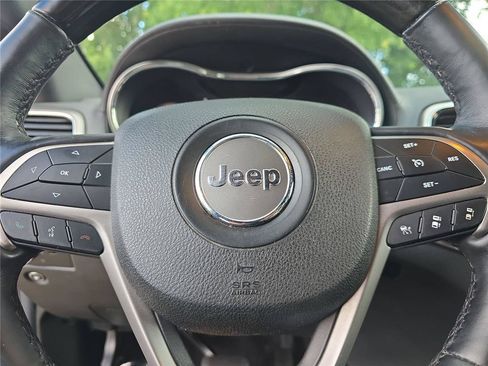 Used 2018 Jeep Grand Cherokee Overland AWD/4WD image 24