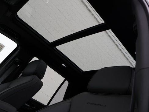 Used 2026 GMC Yukon Denali w/ Sun & Power Step Package AWD/4WD image 43