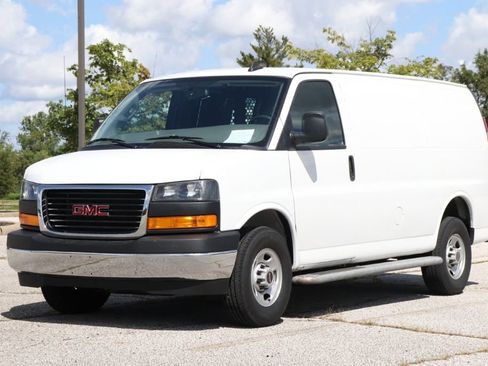 Used 2024 GMC Savana 2500 w/ Driver Convenience Package image 3