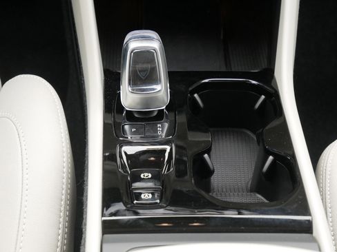 New 2026 Volvo XC40 B5 Ultra w/ Climate Package AWD/4WD image 9