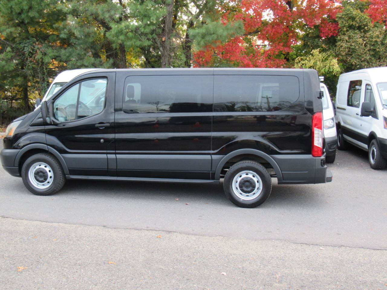 Used 2017 Ford Transit 150 XL RWD image 3