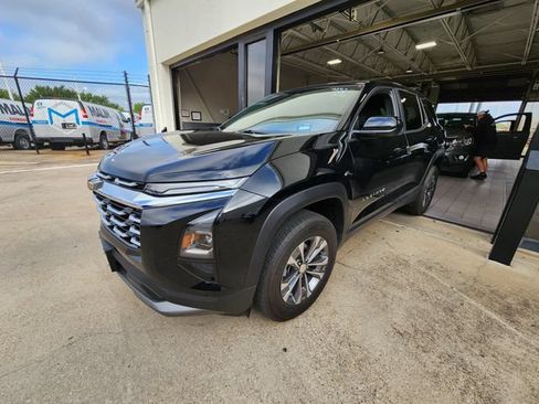 Used 2026 Chevrolet Equinox LT FWD image 3