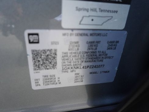 Used 2023 GMC Acadia SLE w/ Driver Convenience Package image 33