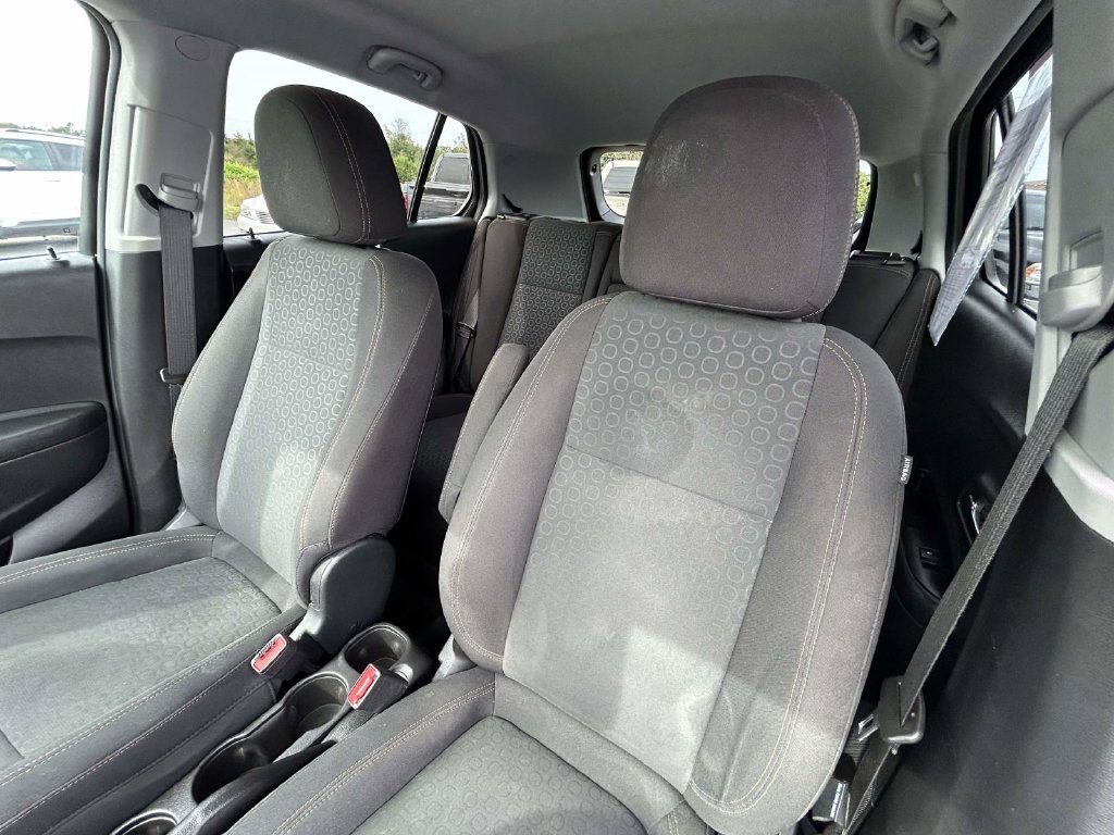 Used 2020 Chevrolet Trax LS w/ Tint and Cruise Package FWD image 17