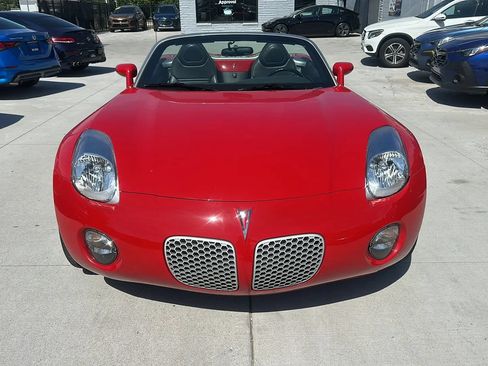 Used 2006 Pontiac Solstice Convertible w/ Premium Package RWD image 2
