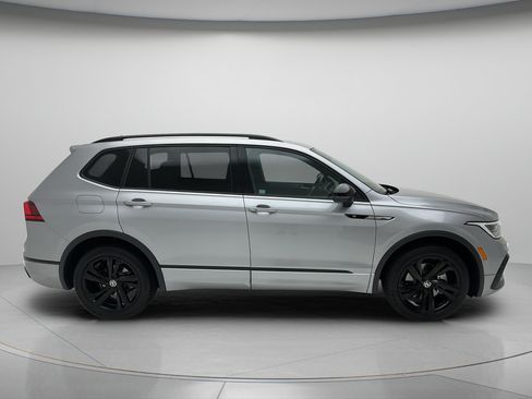 Used 2023 Volkswagen Tiguan SE R-Line AWD/4WD image 4