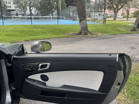 Used 2015 Mercedes-Benz SLK 250 image 18