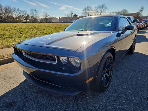 Used 2014 Dodge Challenger SXT w/ Sport Appearance Package image 3