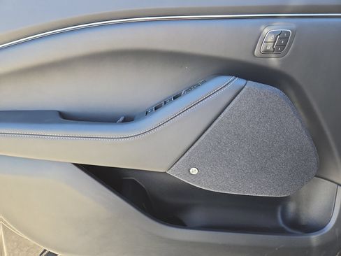 Used 2025 Ford Mustang Mach-E Premium RWD image 15