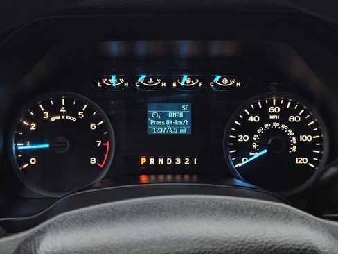 Used 2017 Ford F150 XLT image 12