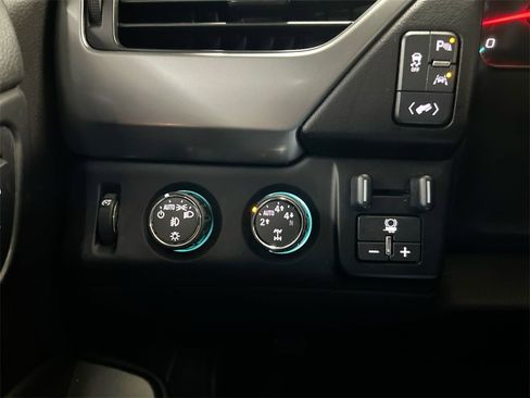 Used 2016 Chevrolet Suburban LTZ image 17