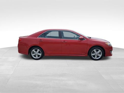Used 2014 Toyota Camry SE FWD image 3
