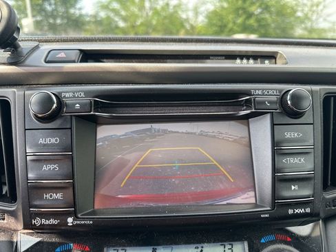 Used 2018 Toyota RAV4 XLE AWD/4WD image 9