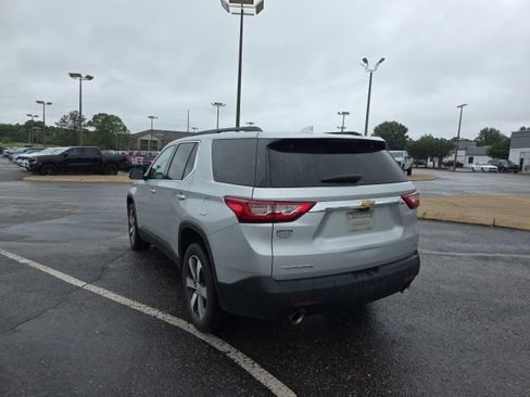 Used 2021 Chevrolet Traverse LT w/ LT Premium Package FWD image 5