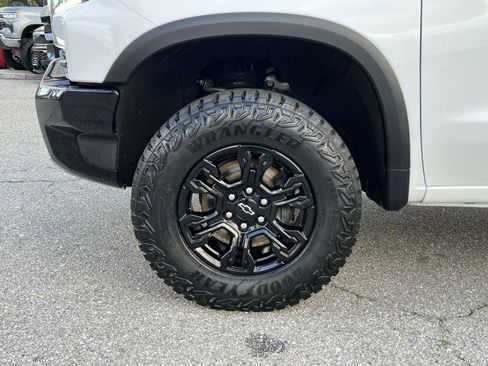 Used 2023 Chevrolet Silverado 1500 ZR2 w/ Technology Package image 33