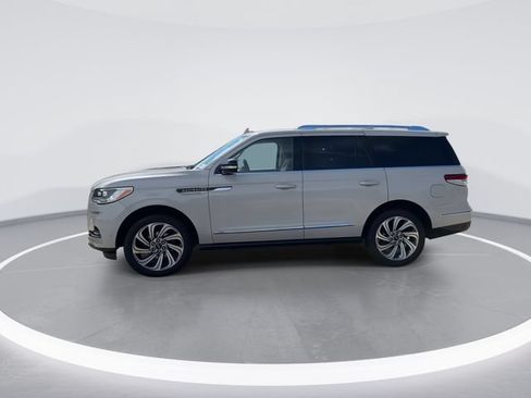 Used 2022 Lincoln Navigator Reserve AWD/4WD image 4