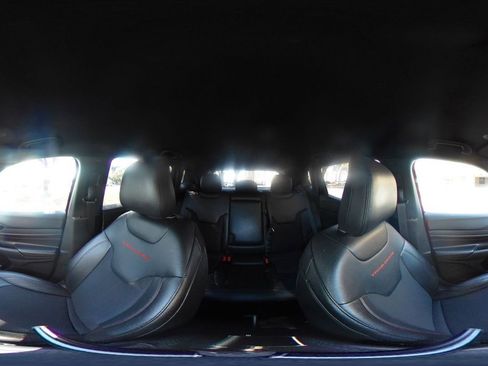 Used 2025 Jeep Compass Trailhawk image 37