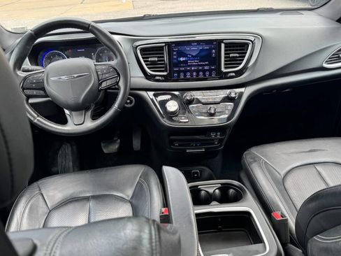 Used 2018 Chrysler Pacifica Touring-L Plus FWD image 13