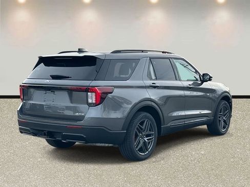 New 2026 Ford Explorer ST-Line w/ ST-Line Street Pack image 5