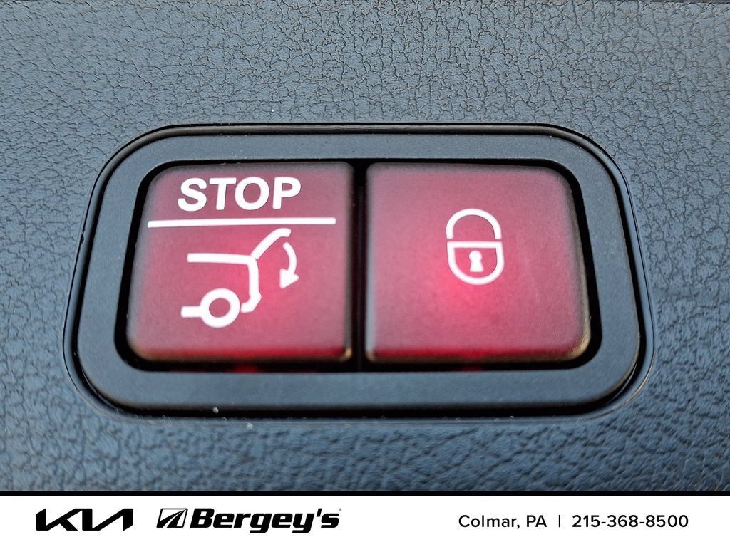 Used 2023 Mercedes-Benz GLB 250 4MATIC image 34
